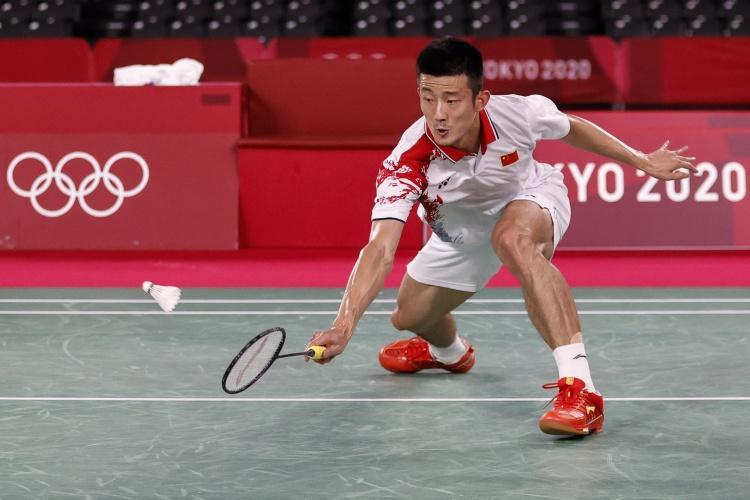 韩国羽毛球队险胜法国羽毛球队，谌龙爆发神勇