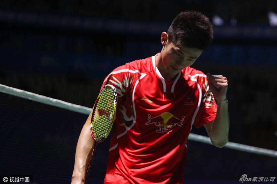 韩国羽毛球队险胜法国羽毛球队，谌龙爆发神勇