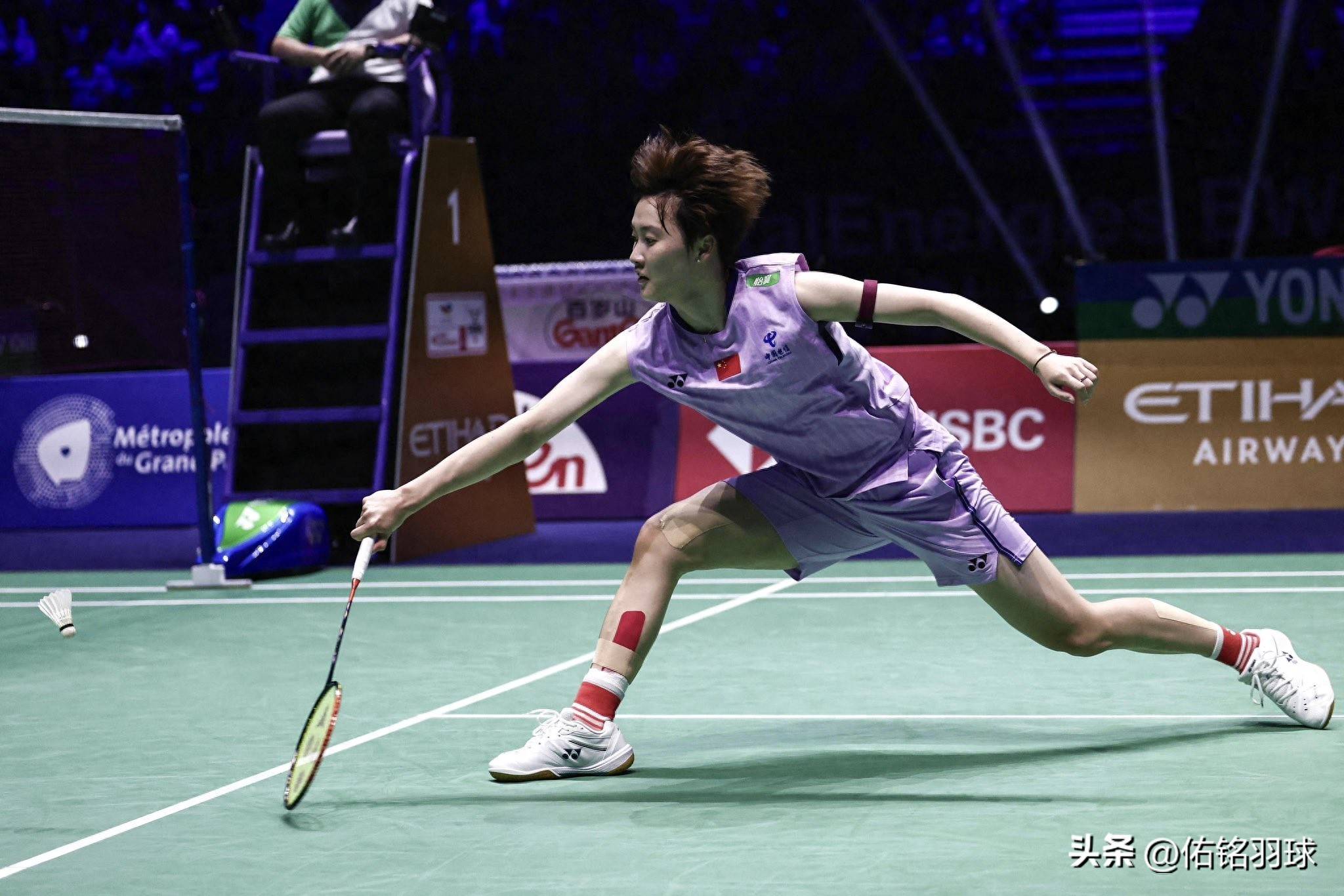 爱游戏APP-冷门频出！羽毛球战况跌宕起伏