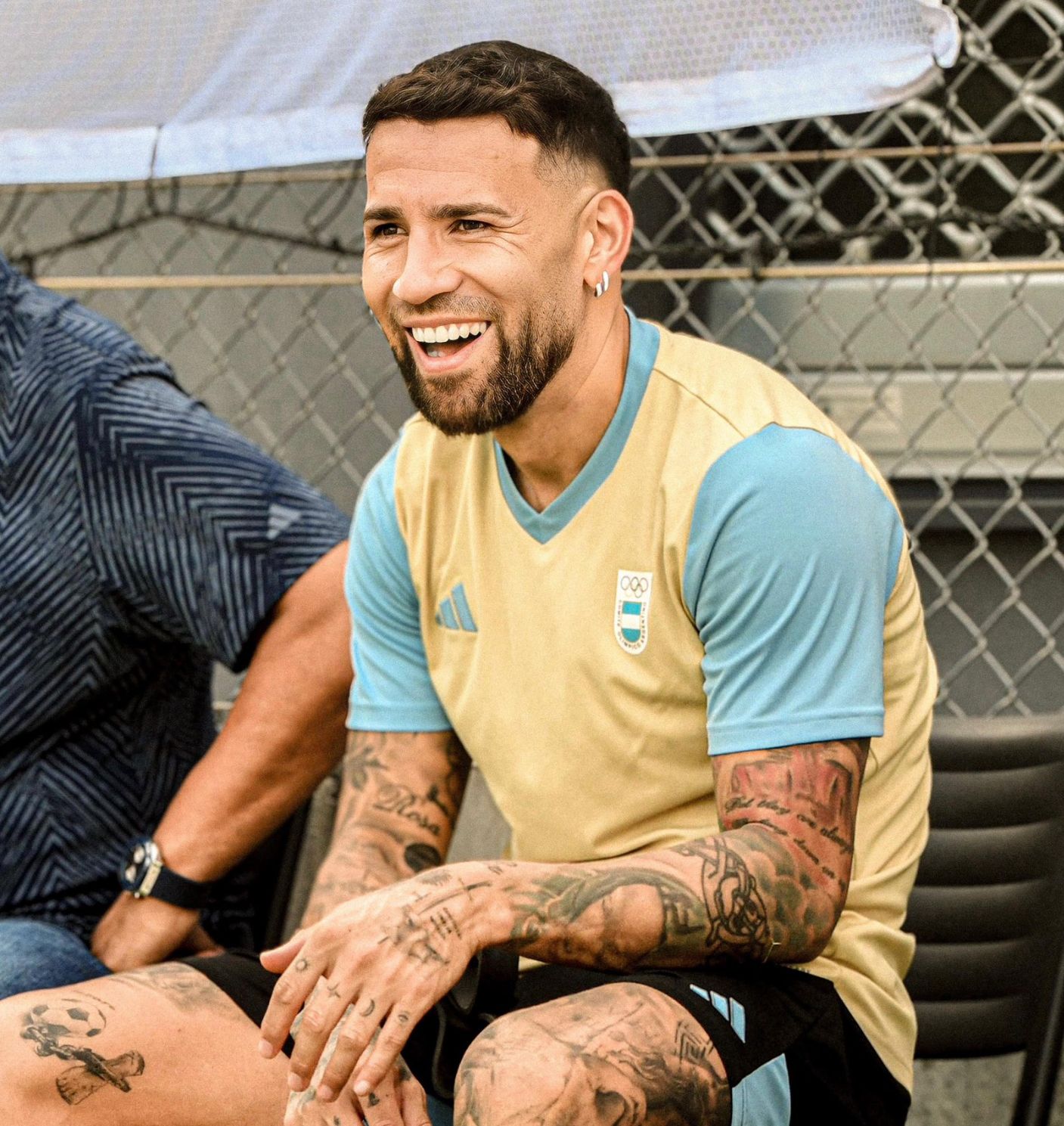 包含美洲杯赛后采访曝光，内幕引发热议的词条