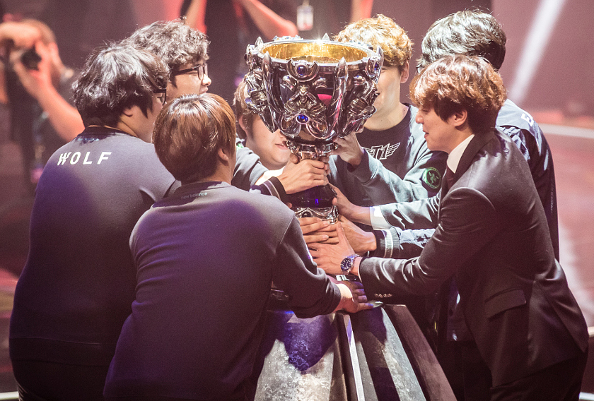 英雄联盟赛事精彩瞬间盘点，年度回顾震撼登场的简单介绍