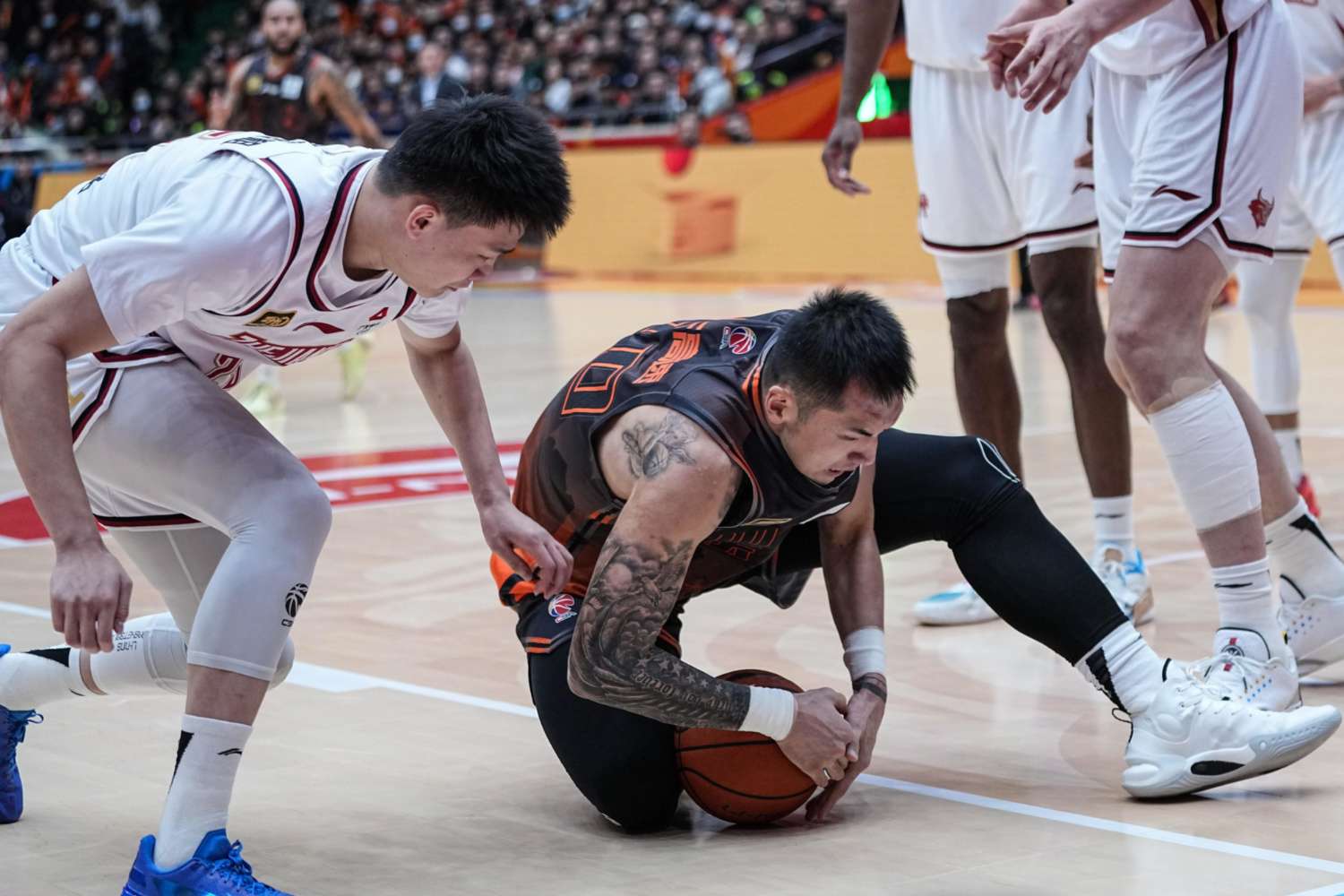 江苏队鏖战山东队,库里高光表现 江苏队鏖战山东队,库里高光表现