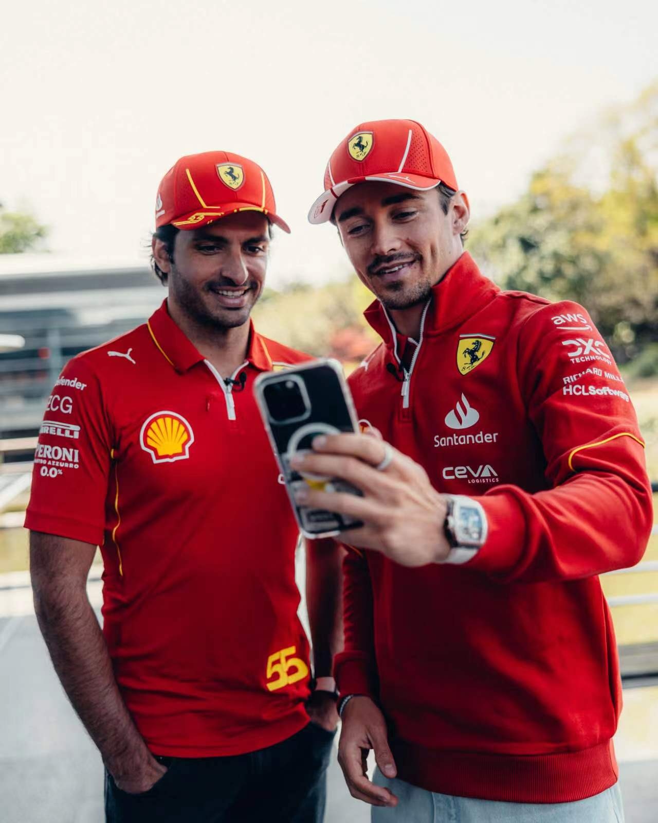 哈斯车队险胜法拉利,塞恩斯惊艳四座 哈斯车队险胜法拉利,塞恩斯惊艳四座