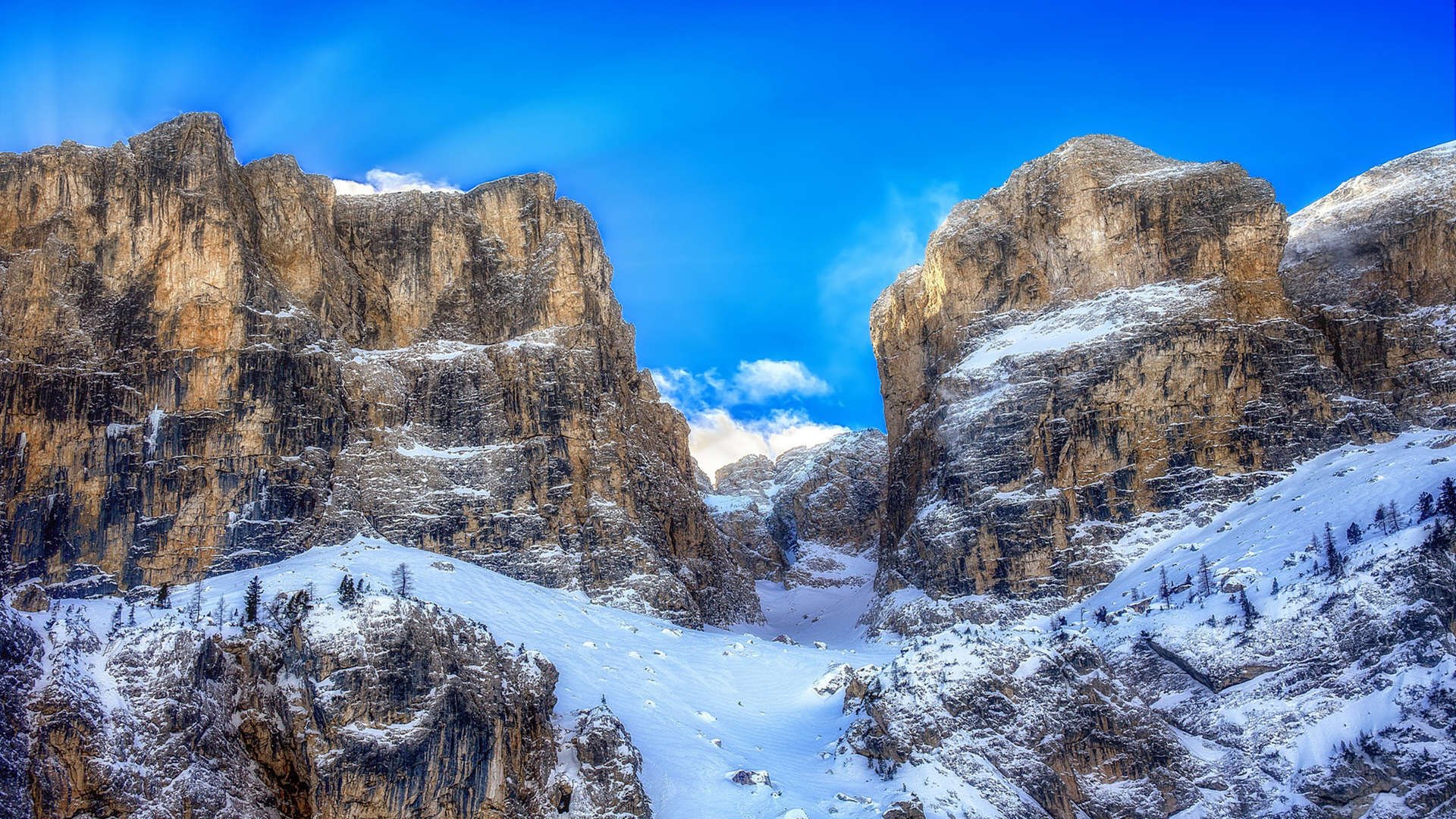 足球双重奏，巴萨终结克罗地亚征程，拉什福德年度焦点战称王