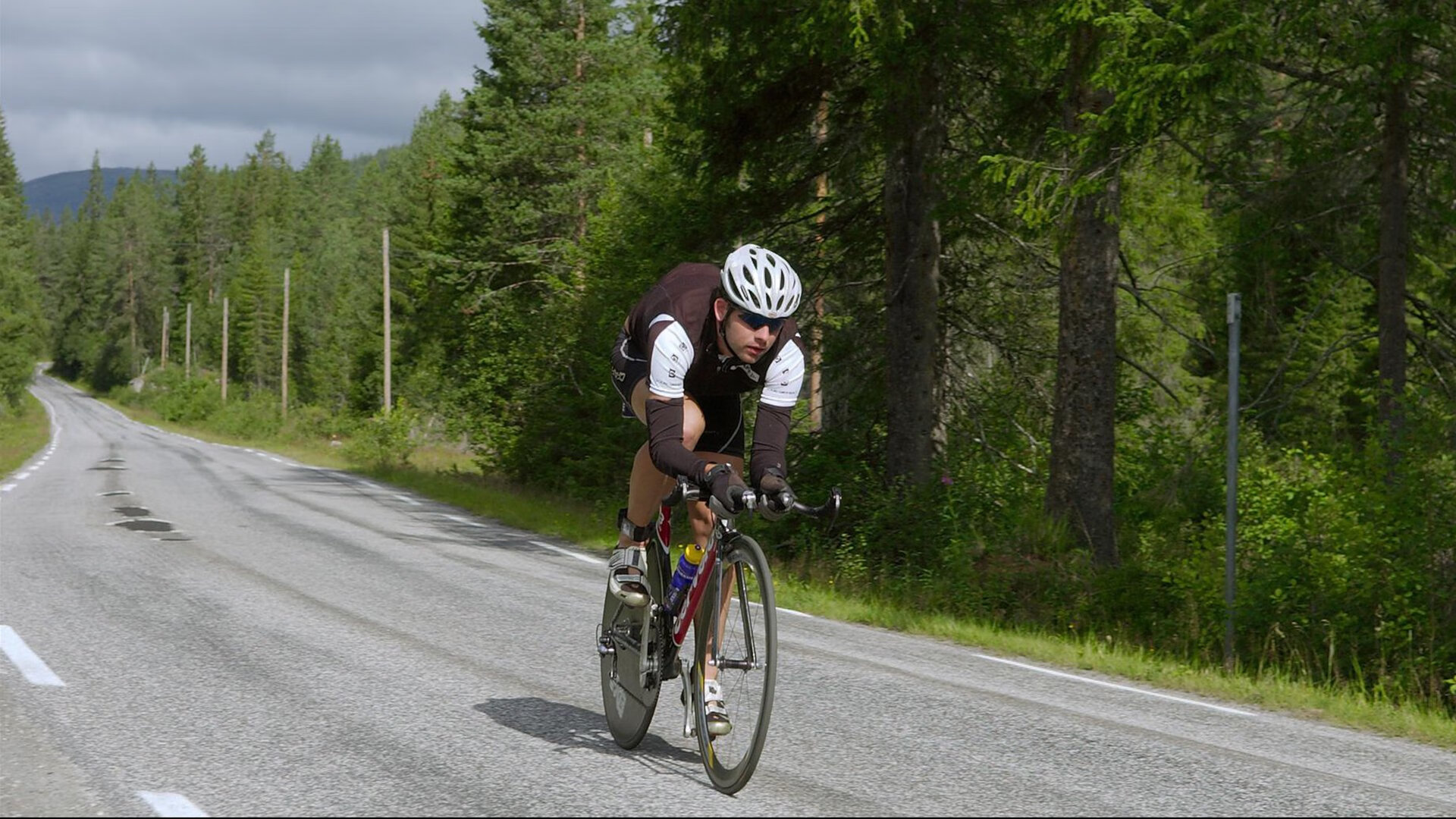 铁幕！基耶萨窒息式防守锁死塞维利亚，国米客场破局的关键齿轮